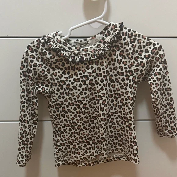 Tahari Baby Leopard Printed Long Sleeve Top - Picture 3 of 5